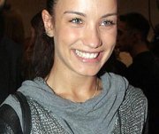 Врачи уговаривают Вику Дайнеко на операцию