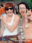 Очаровательные нимфы сотнями \"фестивалили\" в обнаженном виде в Калужской области