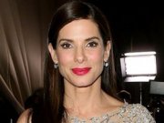 Сын Сандры Баллок срочно госпитализирован