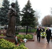 Лучшие педагоги прошли по красной дорожке