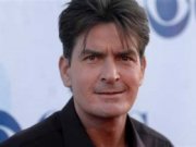 Порно звезда подает в суд на Чарли Шина