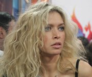 Вера Брежнева обнажилась на концерте