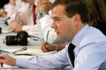 Медведев отказался увеличивать рабочую неделю