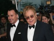 Элтон Джон является биологическим отцом приемного сына