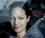 Джоли сделала неудачную пластику