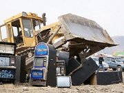 В Лермонтове бульдозеры закатали в землю более 500 игровых автоматов