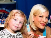 Сын Тори Спеллинг попал в больницу