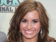 Деми Ловато вышла из реабилитационной клиники