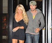 Иглесиас поведал о свадьбе с Курниковой