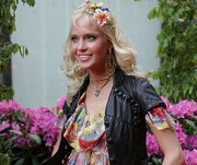 Певица Глюк’oZа будет рожать в Испании