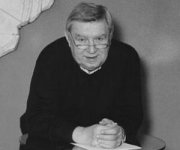 Умер известный телеведущий Лев Николаев