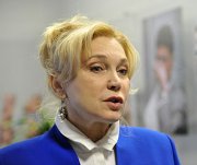 Медведев готов помиловать актрису Захарову