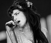 Эми Уайнхаус умерла от наркотиков