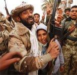 В Ливии продолжают звучать выстрелы и взрывы