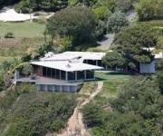 Брэд Питт решил продать пляжный дом