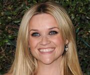 Риз Уизерспун угодила под колеса машины