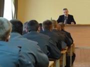 Все полицейские пишут сочинение на заданную тему