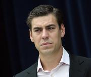 Актер Дюжев навестил пострадавшую девочку