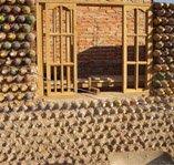 В Африке строят жилой комплекс из пластиковых бутылок