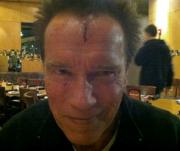 Шварценеггеру на съемках разбили голову