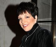 Лайза Минелли сломала ногу о собаку