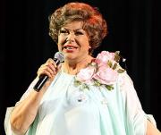 Эдита Пьеха за деньги терпима к геям