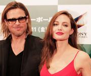 Джоли подарила Питту попугая-матершинника