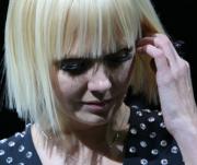 Певица Валерия морит голодом мужа