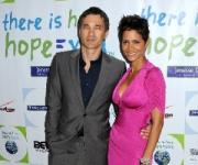 Холли Берри собралась под венец