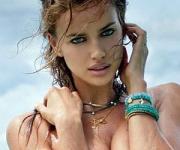 Подруга Роналду стала силиконовой куклой