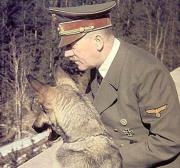 Британские историки утверждают невероятное: фюрер спасся в самом конце войны