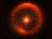 Линза Эйнштейна помогла найти галактику из тёмной материи