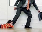 Должник с ножом отбивался от судебных приставов