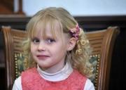 Первоклашка, спасшая двух утопающих детей, побывала у губернатора