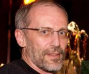 Александр Гордон тайно женился на 18-летней студентке