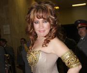 Певица Азиза готовится стать мамой