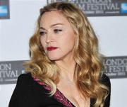 Молодой любовник Мадонны зовет ее замуж