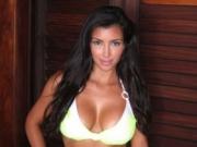 Ким Кардашян решила усыновить ребенка