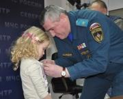 Девочке, спасшей друзей, вручили медаль