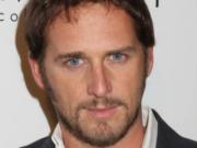 Джош Лукас тайно женился