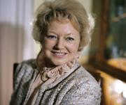 У сына Людмилы Касаткиной нет денег на памятник