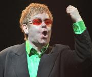 Элтон Джон задумался о втором ребенке