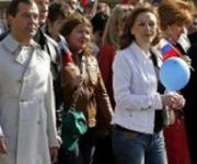 Зачем Дмитрий Медведев «спер пальто у жены»