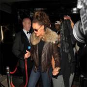 Рианна засунула голову между ног стриптизёрше в клубе Stringfellows