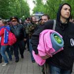 Гудков и Пономарёв просят полицию освободить задержанных у Баррикадной