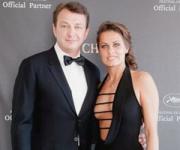 Подруга Марата Башарова удивила Канны откровенным декольте