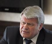 Губернатор запретил украшать рабочие кабинеты его портретами