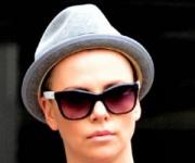 Обворожительная Шарлиз Терон побрилась наголо