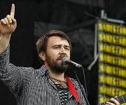 Сергей Шнуров выступил в стрингах жены