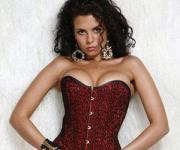 Настя Каменских возит силиконовую грудь в ящике со льдом